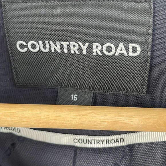 Country Road Blazer - Navy Blue. Size 16 - Picture 3 of 4